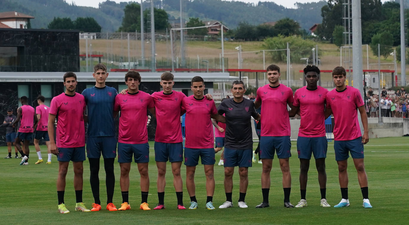 Baño de multitudes en Lezama en el primer entrenamiento del nuevo Athletic