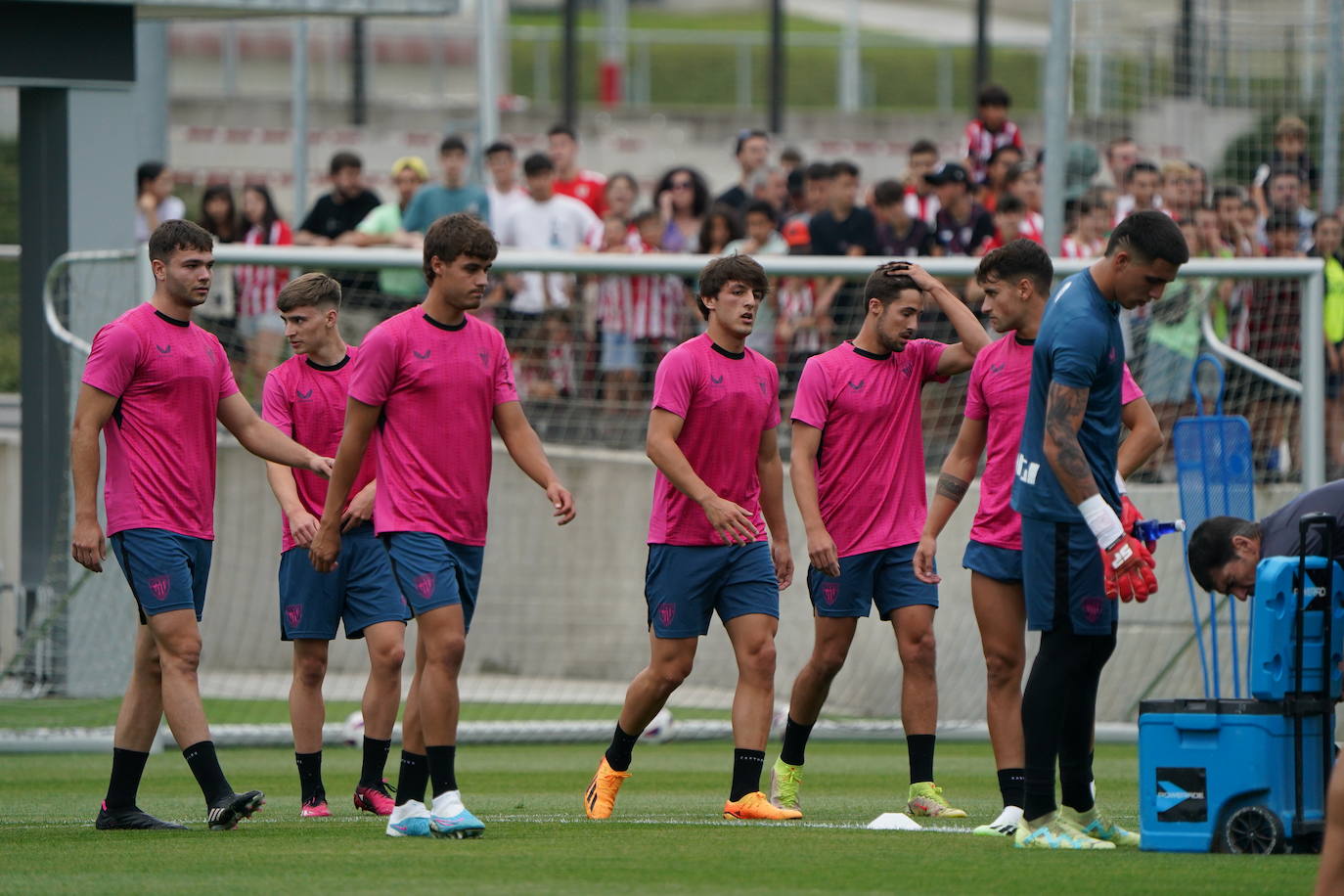 Baño de multitudes en Lezama en el primer entrenamiento del nuevo Athletic