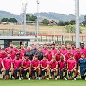 El Athletic echa a andar con 29 jugadores ante 2.000 personas en Lezama