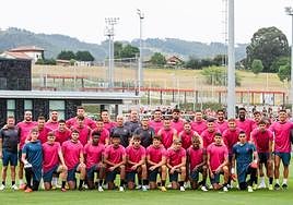 La plantilla del Athletic, en su primera foto de familia del año.
