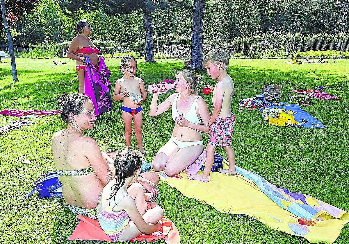 Casi 10.000 personas accedieron a las piscinas de Anduva durante el mes de junio.