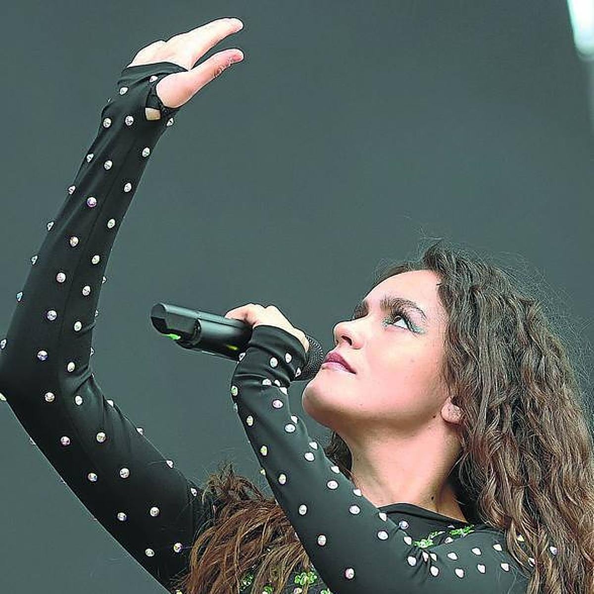 Amaia Romero ya se subió el año pasado al escenario del BBK Live invitada por Rigoberta Bandini.
