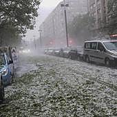 Así captaron los vitorianos la descomunal granizada que arrasó la ciudad