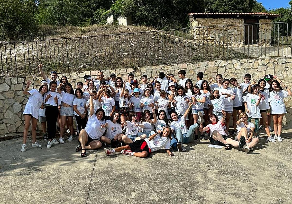 Varios grupos divididos por edades participaron en el campamento que se celebró la semana pasada en Álava.