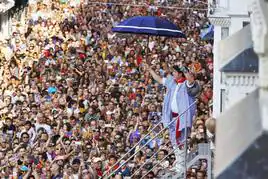 El comienzo de las fiestas de Vitoria con la bajada de Celedón.