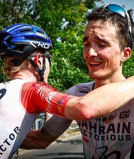Imagen secundaria 2 - Histórica victoria de Pello Bilbao en el Tour dedicada al fallecido Gino Mader