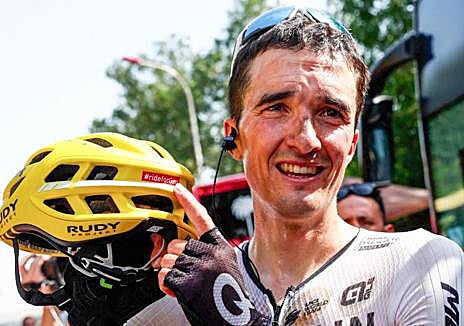 Imagen secundaria 1 - Histórica victoria de Pello Bilbao en el Tour dedicada al fallecido Gino Mader