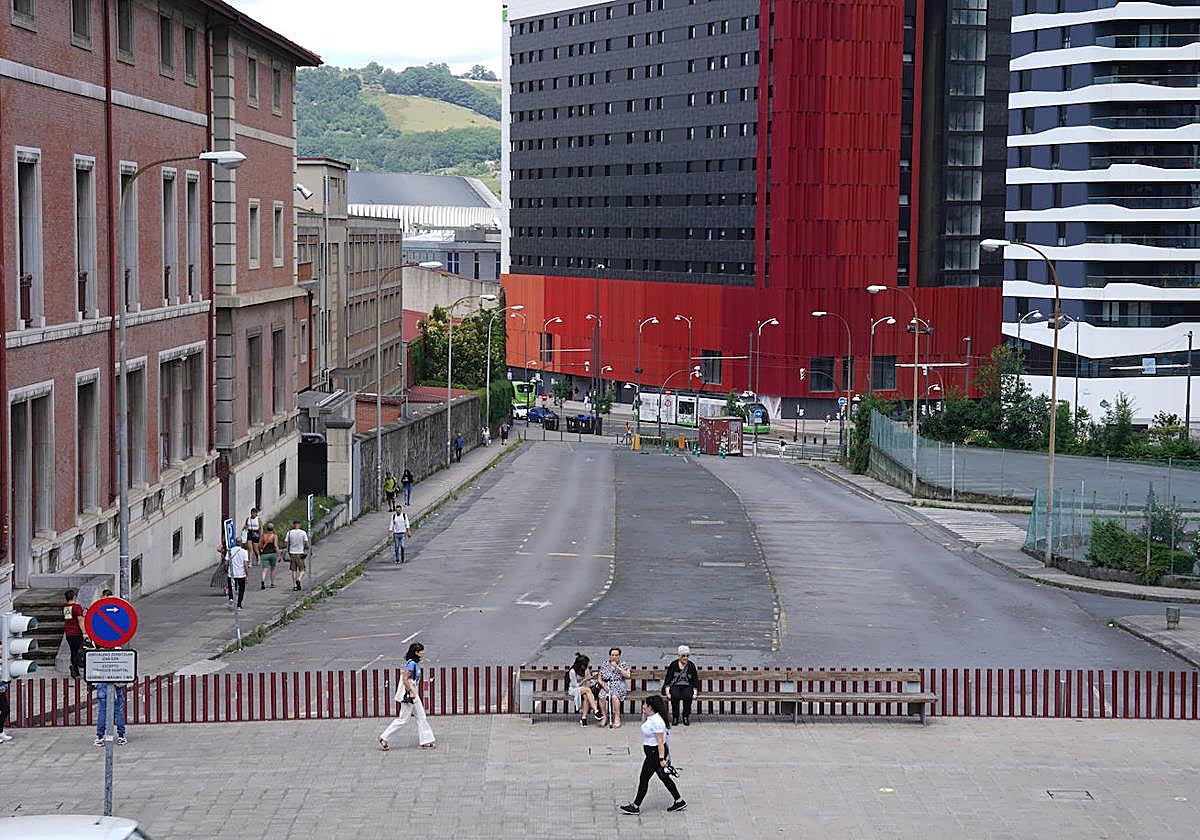 El parking del Hospital de Basurto sobre el que se construirá la nueva Facultad de Medicina