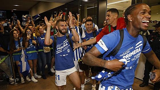 Álex Balboa renueva con el Alavés hasta 2026
