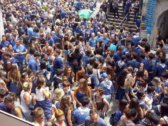 El casco viejo es uno de los espacios más concurridos en fiestas de Ondarroa.