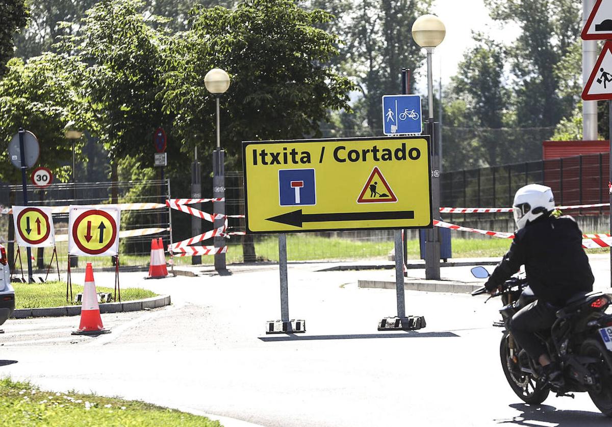 La calle Maite Zúñiga ha estado cortada también esta semana.