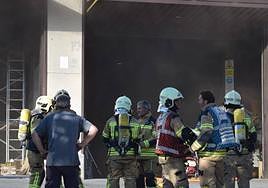 Sin heridos en un incendio en el polígono Torrelagoiti de Zamudio
