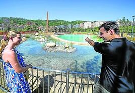 El vaso tiene capacidad para medio millón de litros de agua. Dentro de un año, el estanque tendrá un aspecto más natural, con vegetación y algas acuáticas.