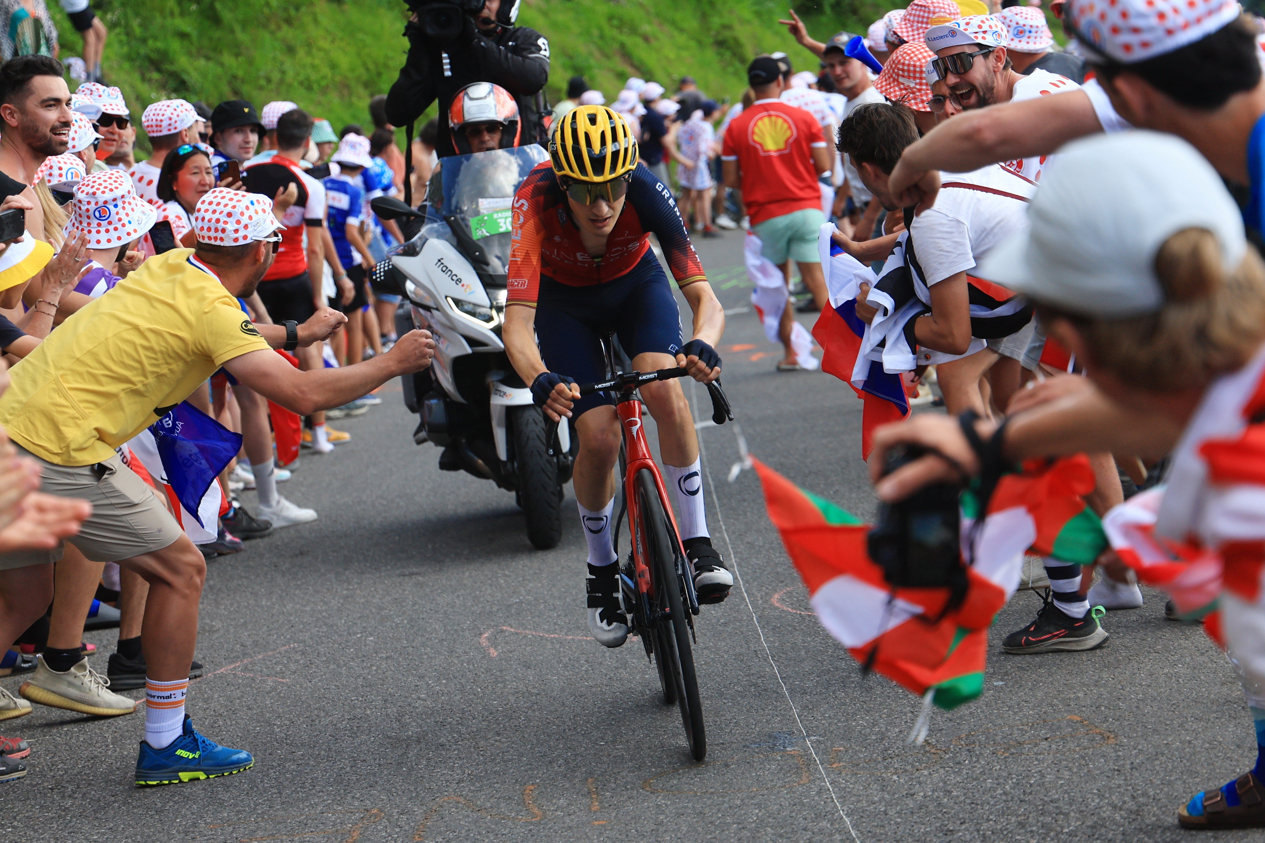 El ciclista granadino, en plena subida al Joux Plane.