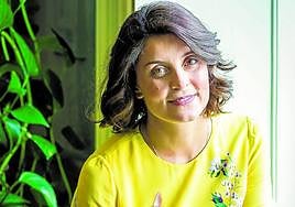 La escritora británica Jessie Burton.