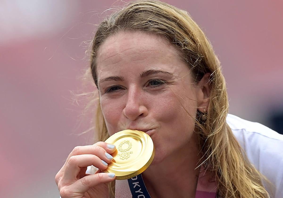 Annemiek Van Vleutenen artxiboko irudi bat, 2020ko Tokyoko Jokoetan urrea irabazi ostean.