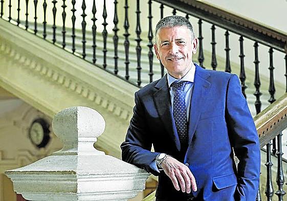 El economista Joseba Madariaga, profesor de la Deusto Business School y responsable del departamento de estudios de Laboral Kutxa.