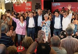Zapatero, tercero por la izquierda, ha participado este lunes en un mitin en San Sebastián.