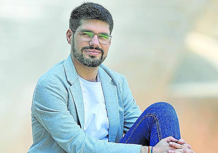 Martínez es ingeniero informático y fue secretario general de Podemos Euskadi entre 2017 y 2020.