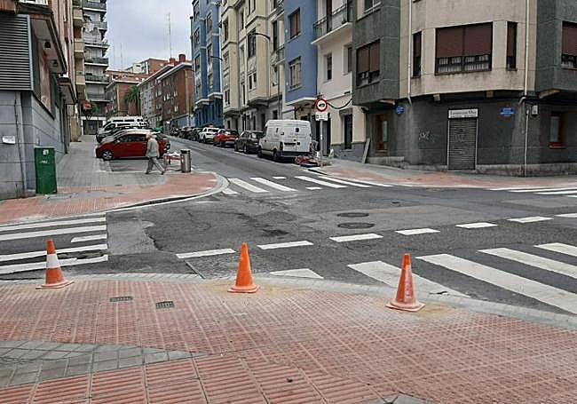 Operarios del Ayuntamiento han retirado recientemente bolardos en algunas zonas de Santutxu.