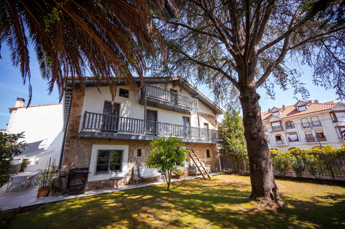 La espectacular casa rural del siglo XVI en Cantabria para cuidar cuerpo y mente