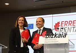 Itxaso Berrojalbiz, nueva diputada de Hacienda, y el director del área Iñaki Alonso.