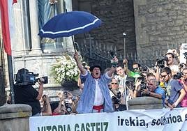 El Ayuntamiento adjudica por sorteo 50 pases dobles para la bajada de 'Celedón' desde la balconada