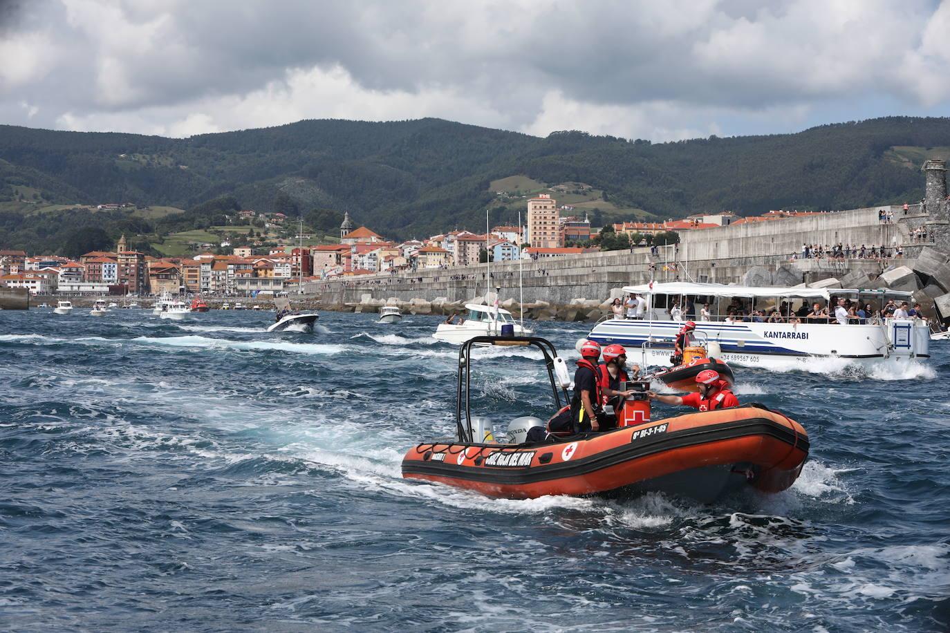 Miles de personas disfrutan de las Madalenas en Bermeo y Elantxobe