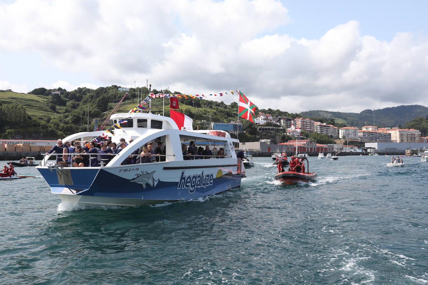 Miles de personas disfrutan de las Madalenas en Bermeo y Elantxobe