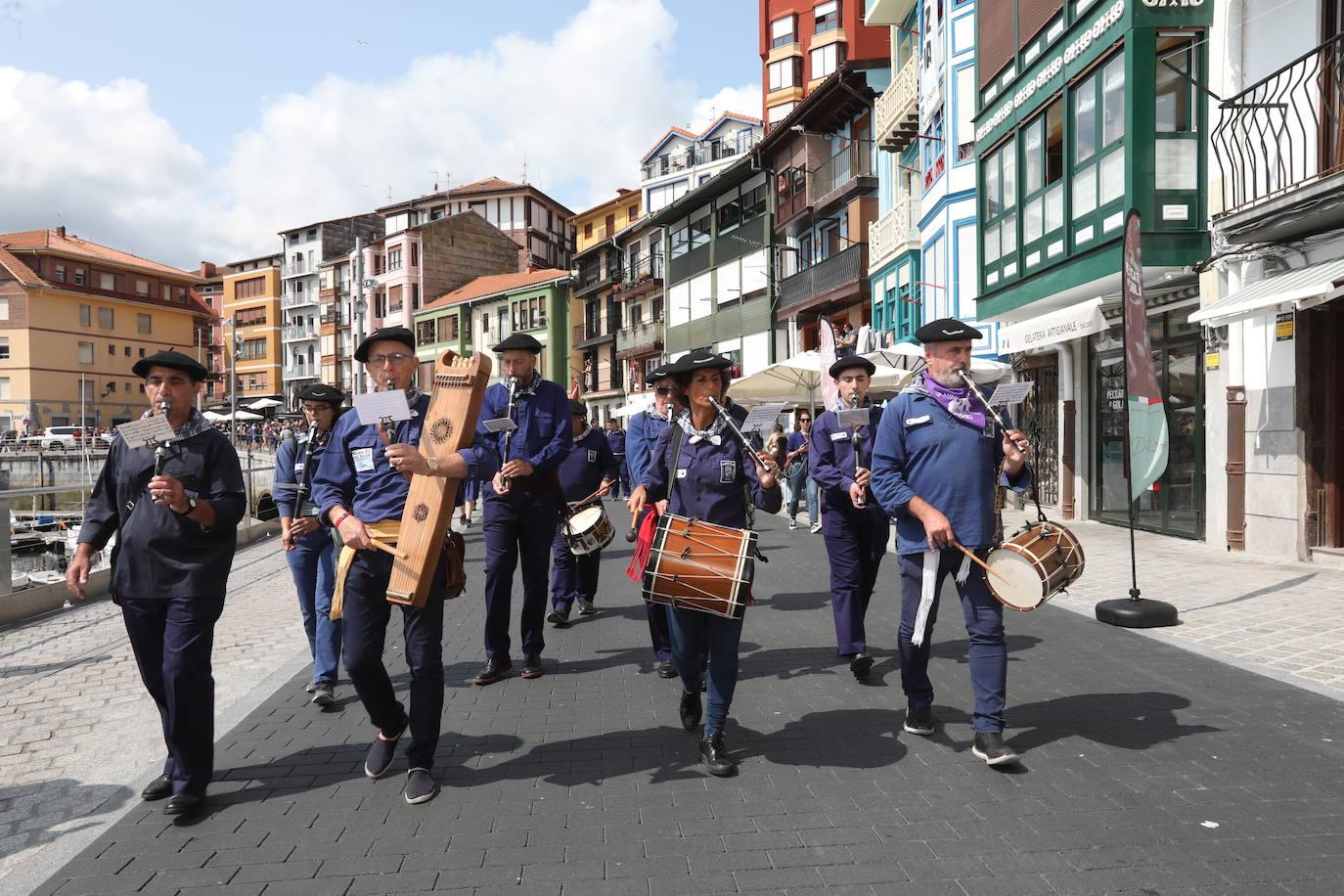 Miles de personas disfrutan de las Madalenas en Bermeo y Elantxobe