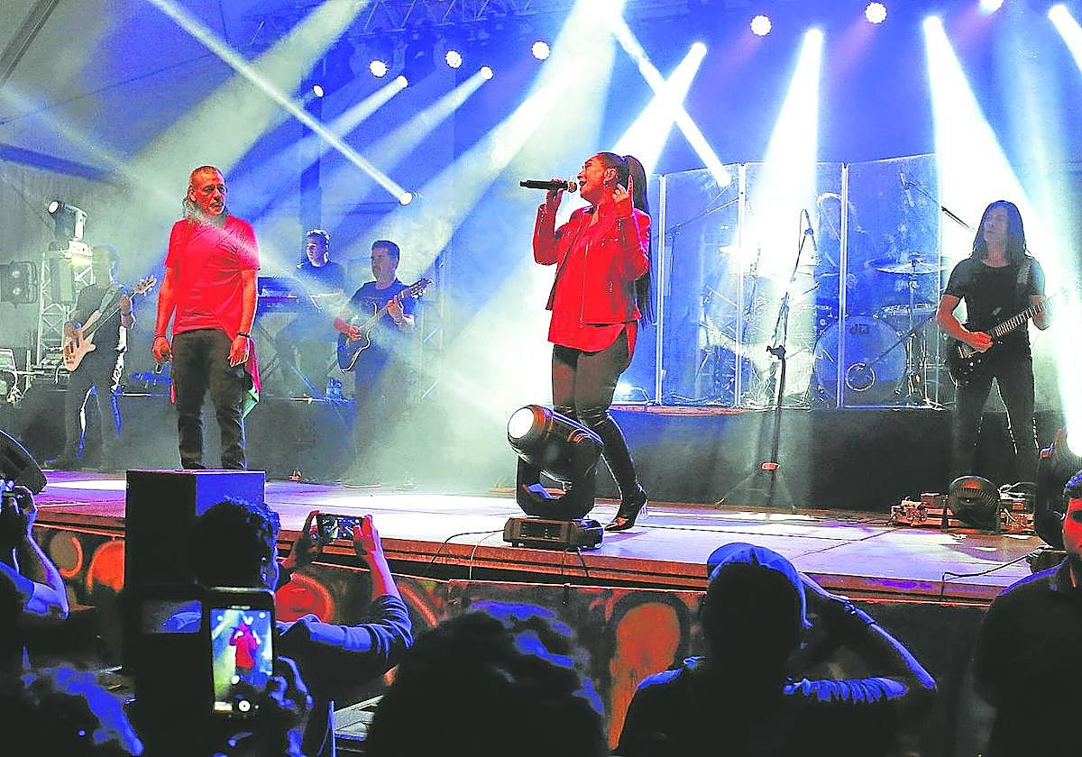 La música de Camela sonará el sábado en la calle Cantabria, un día después de actuar Serafín Zubiri con Mikel Hergoz, que ya lo hicieron en 2018.