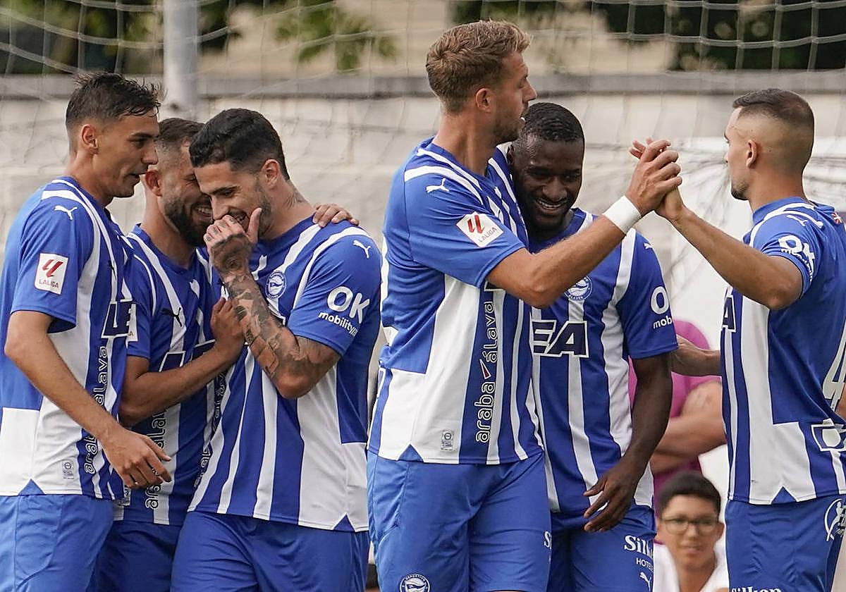 Victoria del Alavés frente al Racing en el primer amistoso de la temporada
