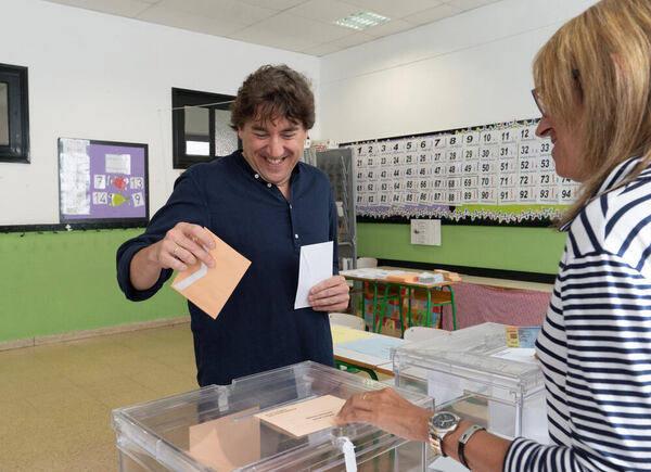 Eneko Andueza ha votado a las 11.30 horas en Portugalete.