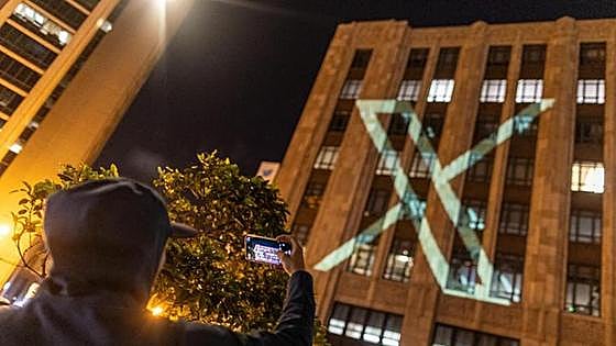 Elon Musk fulmina la marca Twitter y remodela la red social como X