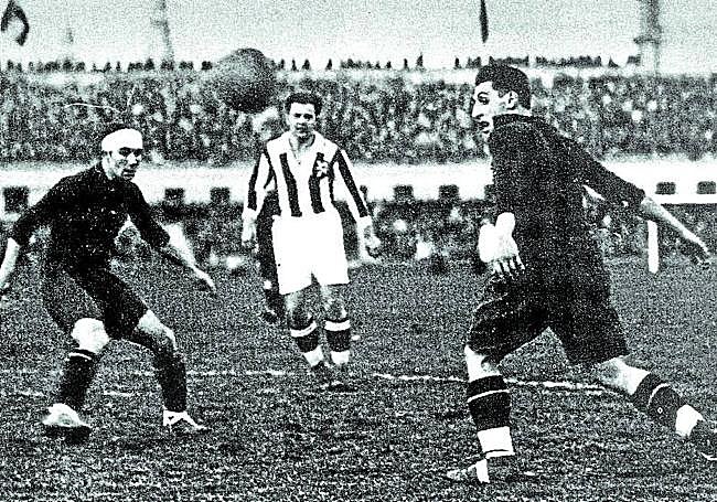 Ciriaco y Quincoces. La pareja internacional del Deportivo Alavés que despertó el interés de los grandes del fútbol español.