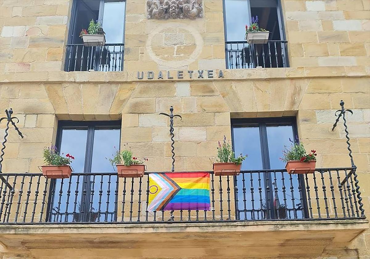 El Ayuntamiento de Bermeo denunció el ataque con esta imagen