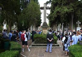 Una treintena de blusas, neskas y familiares han participado en el homenaje en Santa Isabel.