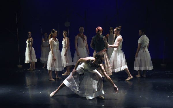 Karmele Jaio idazlearen testuak eta Aukeran taldearen dantza, Bastidan, larunbatean