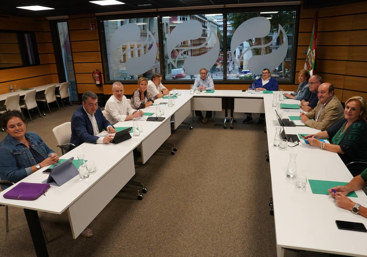 Reunión del EBB en Sabin Etxea después de los resultados del PNV en las elecciones generales .