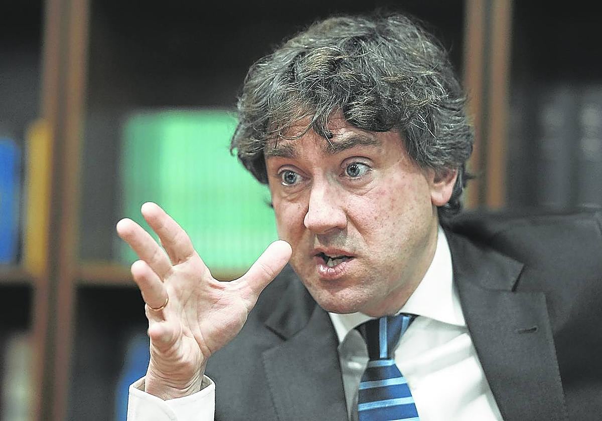 Eneko Andueza es secretario general del PSE-EE desde noviembre de 2021, cuando sustituyó en el cargo a Idoia Mendia.