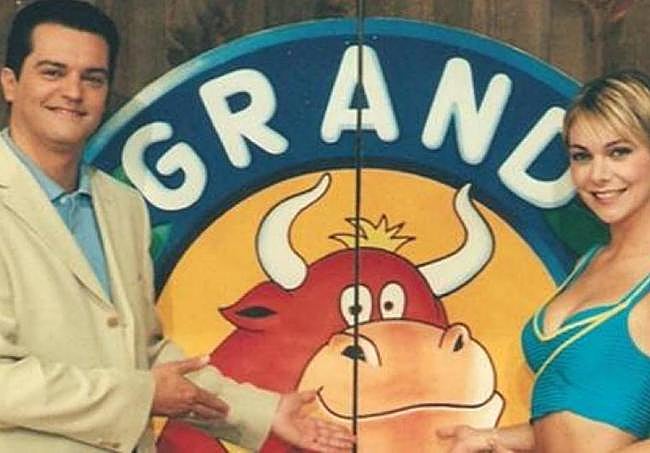 Ramón García y Julia Alfaro, presentadores del programa en el año 2000.