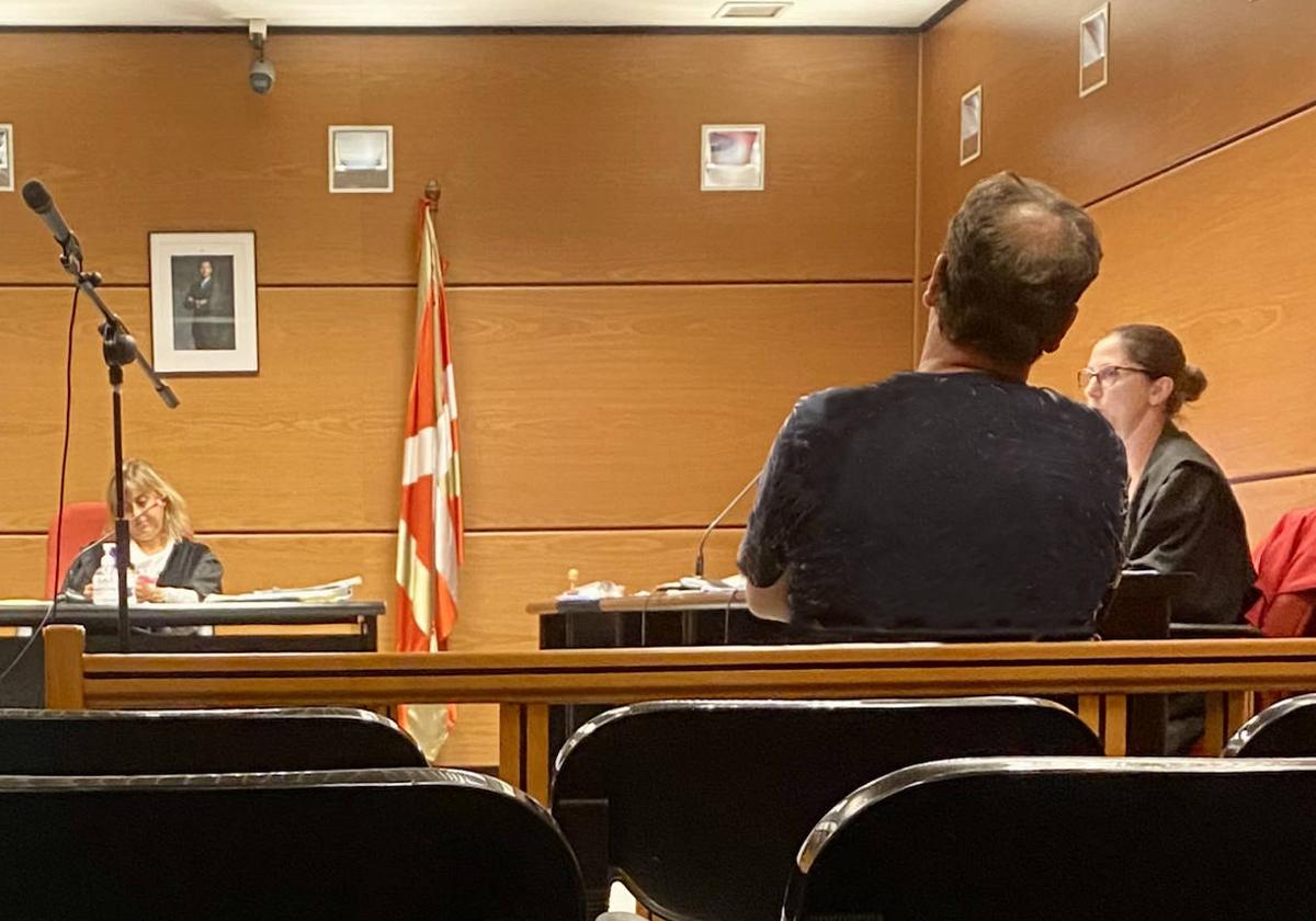 El procesado, ayer miércoles en el Juzgado de lo Penal número 1 de Vitoria.