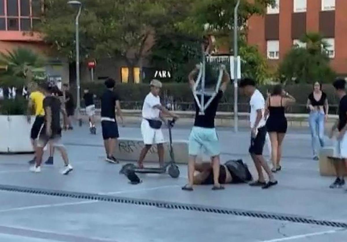 Brutal paliza de cuatro menores a un mendigo en Barcelona