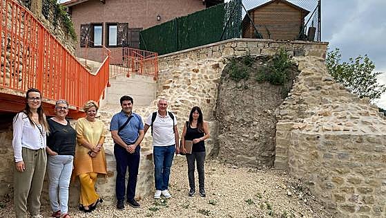 Añana renueva su muralla como parte del plan turístico del Valle Salado