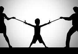 «Unos padres no se ponían de acuerdo sobre en qué entidad bancaria abrir la cuenta común»