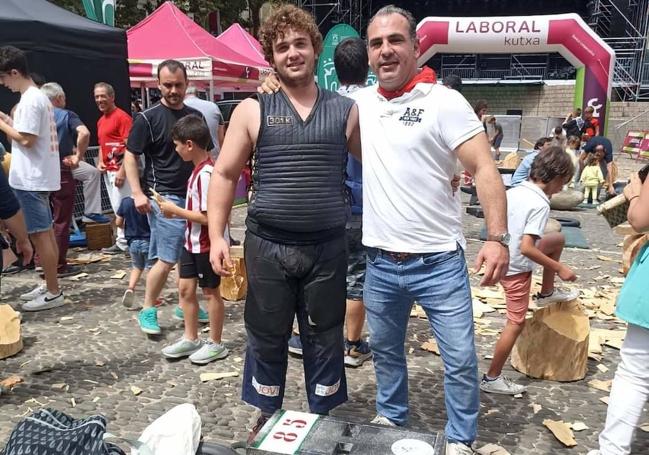 Ostos, en la plaza de los Fueros durante una exhibición de deporte rural.