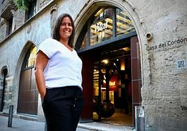 Ainhoa Pereita, frente a la sede de la Fundación Vital en la Casa del Cordón.