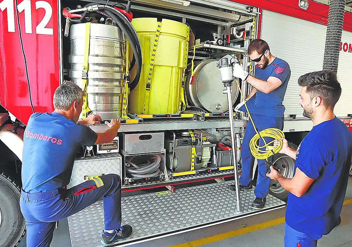 A diario. Revisar el estado del material para ser eficaces y operativos es una tarea imprescindible.