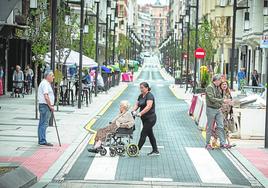 Corredor verde. Se han colocado 70 árboles, además de arbustos, y reducido la circulación a un carril.