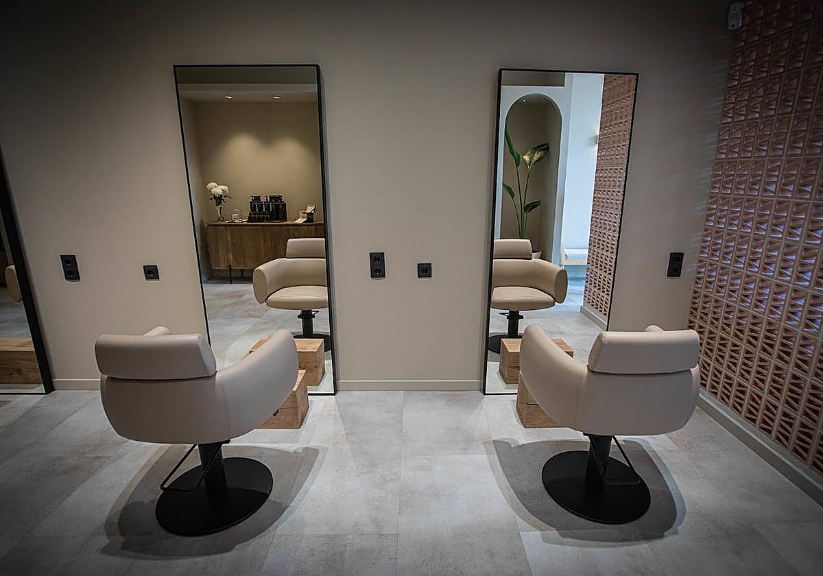 La nueva peluquería de diseño en Bilbao a la que puedes llevarte al perro y comer frente al Guggenheim